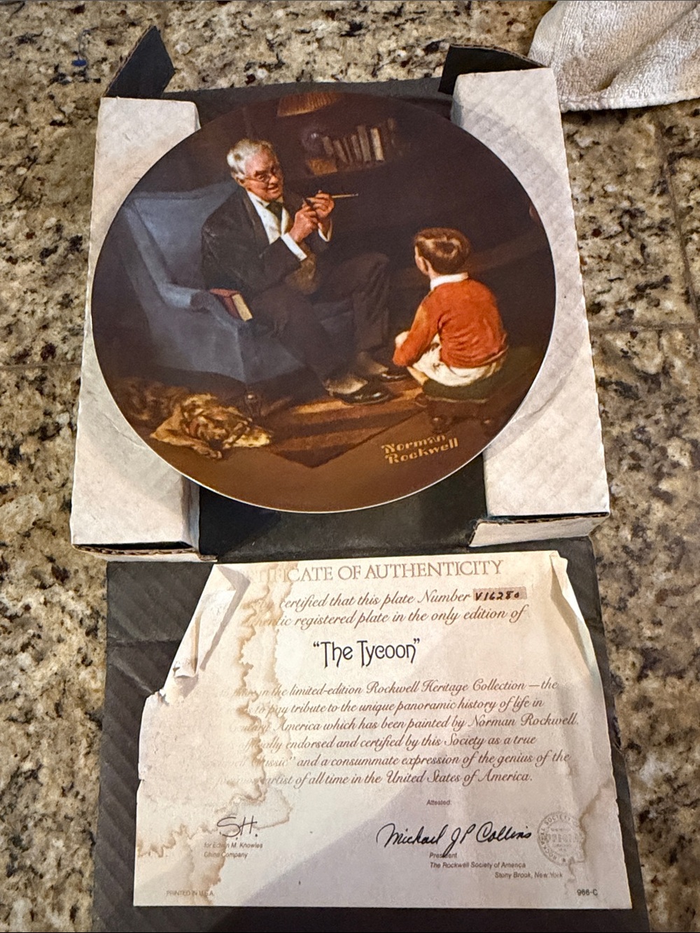 Norman Rockwell Decorative Plate, new, package damage in torage